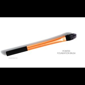 NWT Real Techniques pointed foundation brush